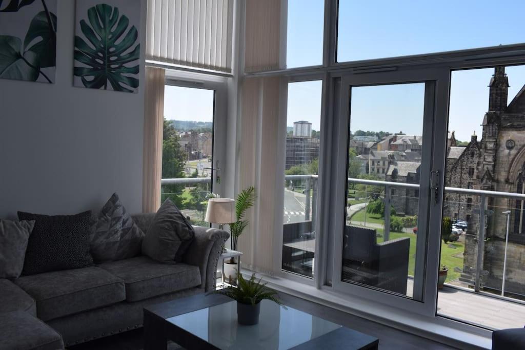 The Penthouse - Abbey View Apartment Paisley