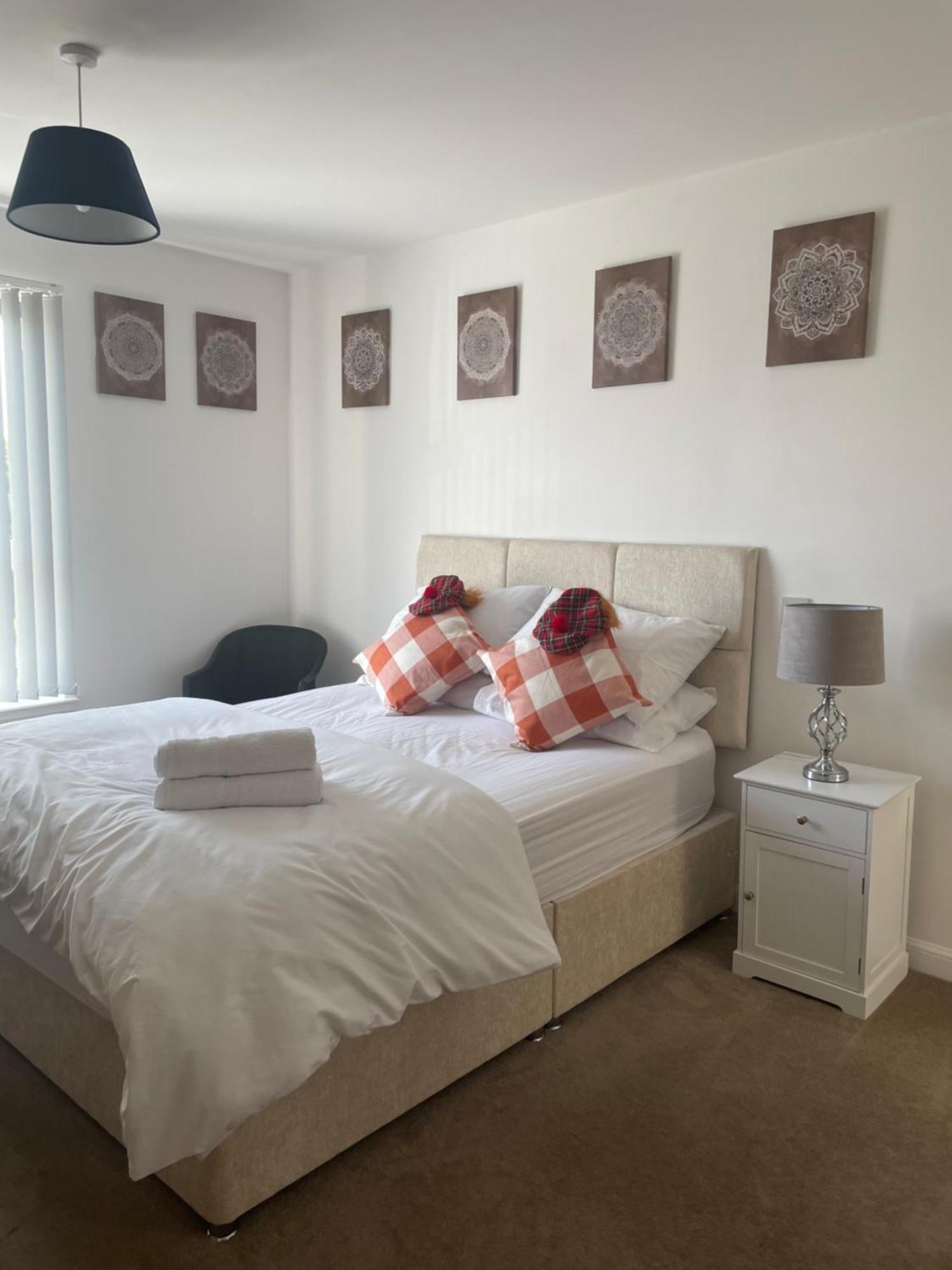 The Penthouse - Abbey View Paisley